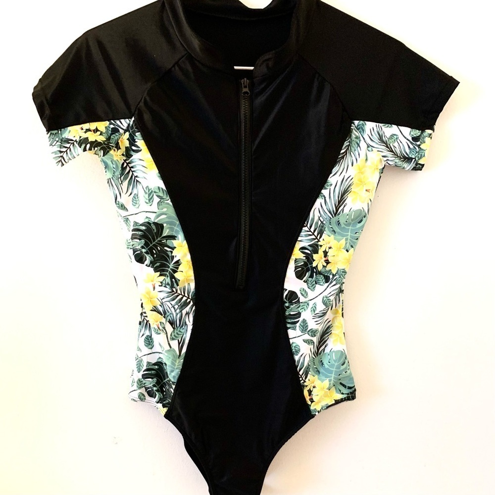 NWT TROPICAL Zip Front Printed One Piece Swimsuit, NWT